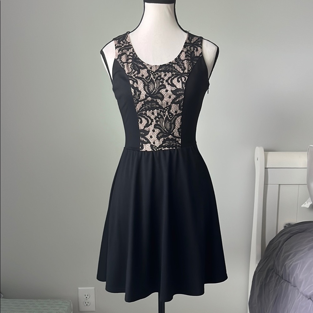 Love Haight Sleeveless Mini Dress with Lace Panel 💖